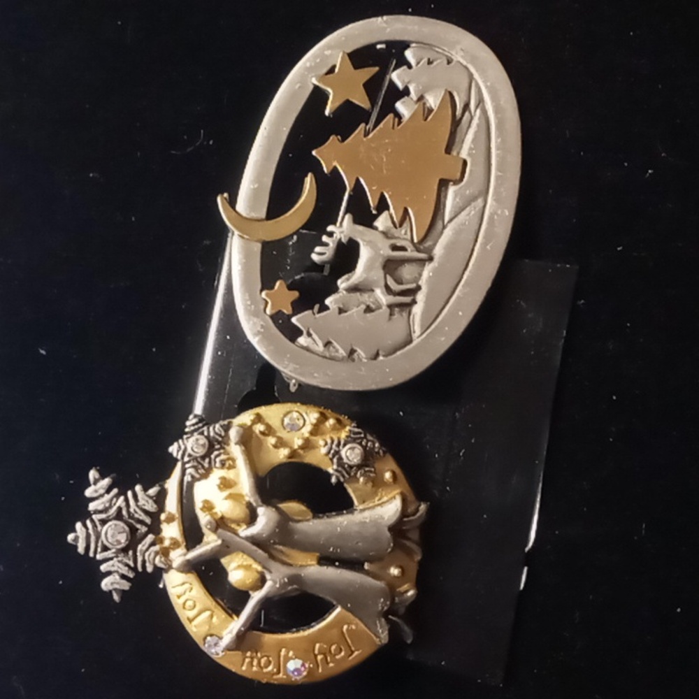 JJ jonette broach lapel pin Holliday festive pin